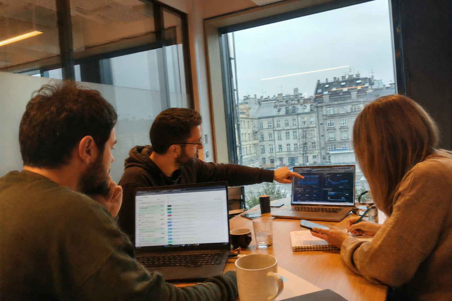 Software House Kraków: projektowanie API-first i mikroserwisów dla szybkiego skalowania produktu