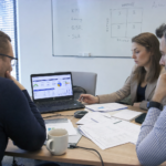 Programy lojalnościowe B2B: projektowanie inteligentnych nagród opartych na danych dla trwałych relacji z partnerami i dostawcami